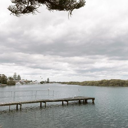 Black Swan Waterfront Motel (Adults Only) Swansea Exteriör bild