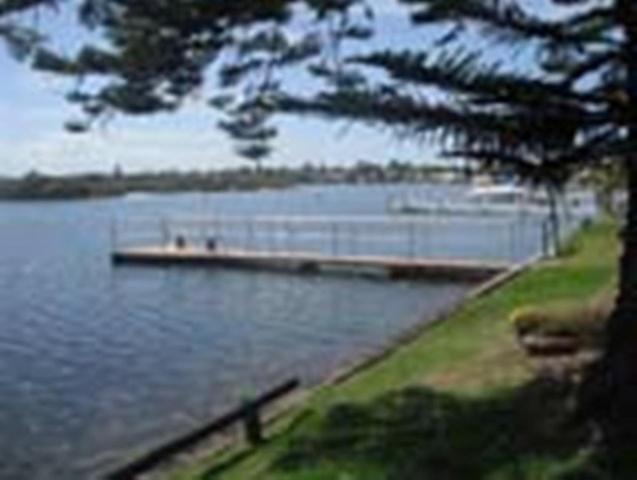 Black Swan Waterfront Motel (Adults Only) Swansea Exteriör bild