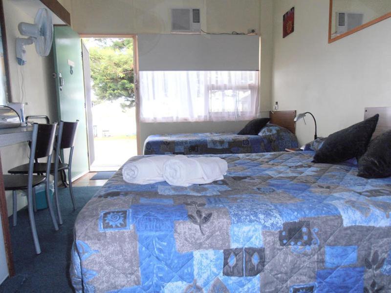 Black Swan Waterfront Motel (Adults Only) Swansea Exteriör bild