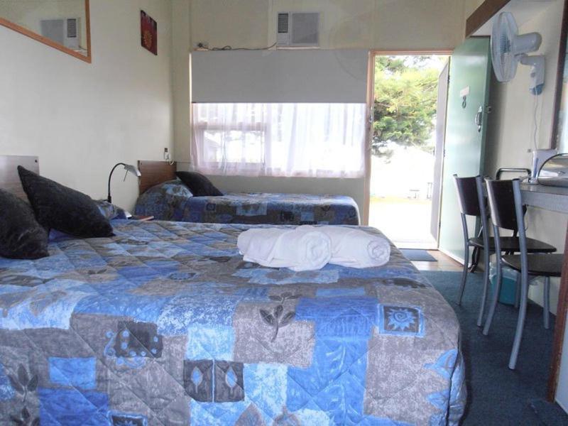 Black Swan Waterfront Motel (Adults Only) Swansea Exteriör bild