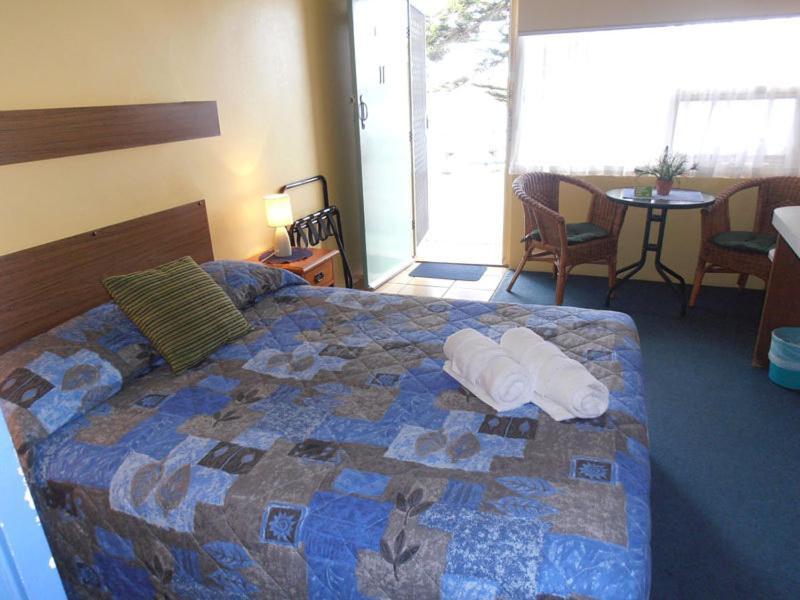 Black Swan Waterfront Motel (Adults Only) Swansea Exteriör bild